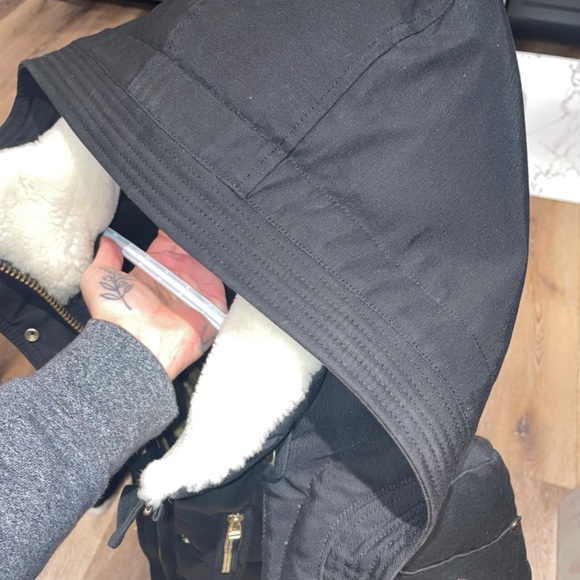 Auth limited edition Mooseknuckle parka Women M - Picture 9 of 10